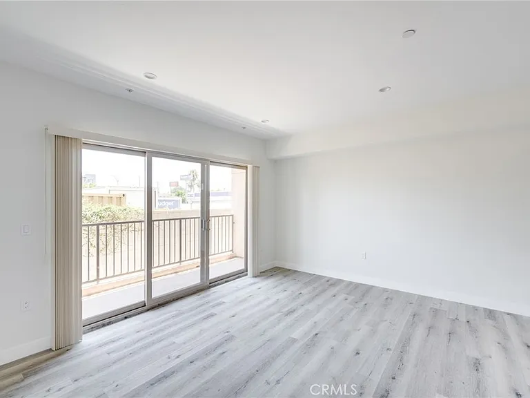 14526 Hartland St #103 — Photo 5