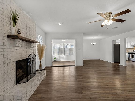 3rd image of 402 McEwen Dr