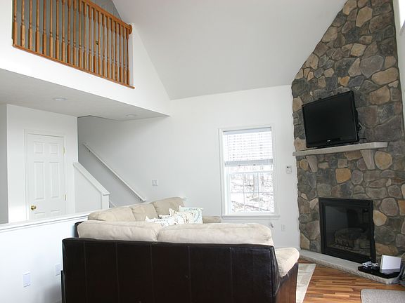 Living Room/Fireplace