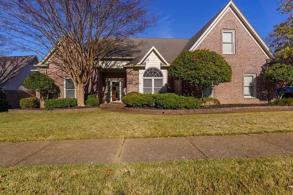 4 bed, 3.0 bath, 2497 sqft, $2,650 — Photo 1