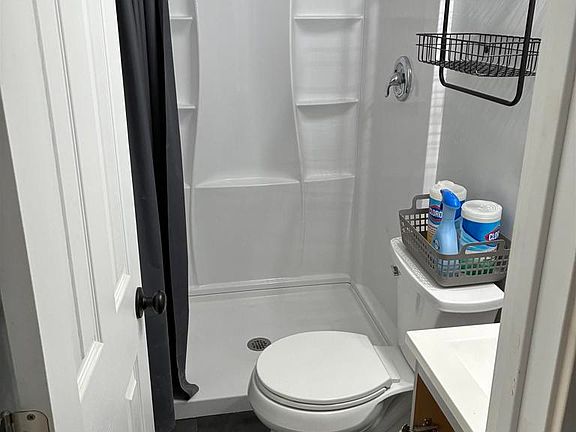 2nd image of 586 Del Mar Ave #B