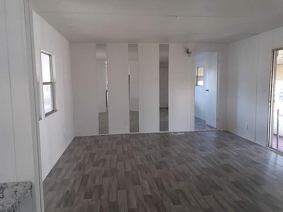 5th image of 39555 Persimmon Ave