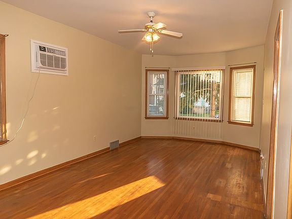 3rd image of 12024 Sobieski St