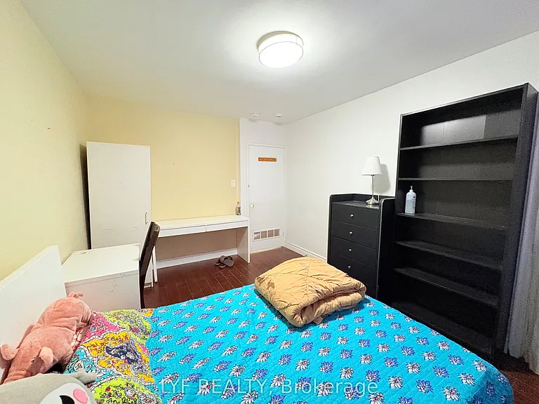 22 Ivordale Cres #A — Photo 15