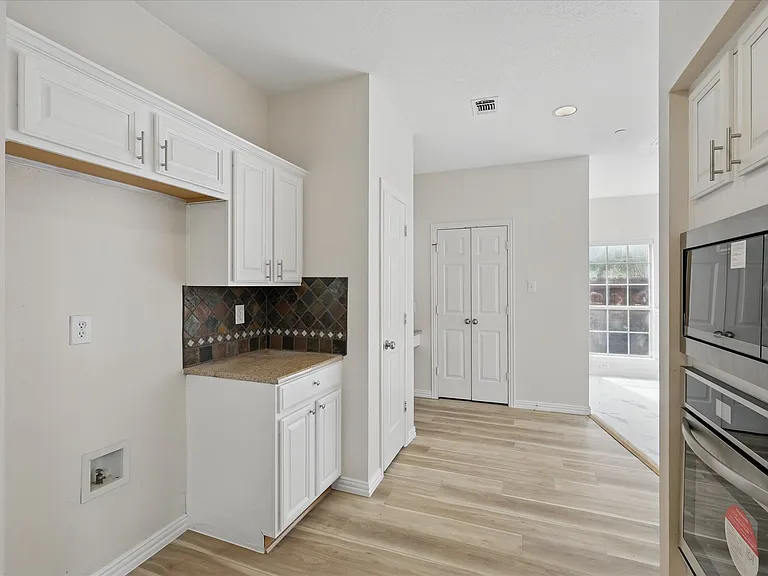 14625 Windsor Ct — Photo 18
