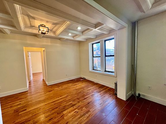 4th image of 595 Halsey St #1