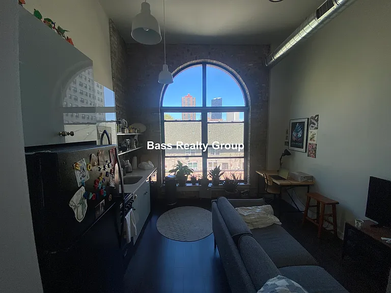 5021 N Kenmore Ave #204 — Photo 3