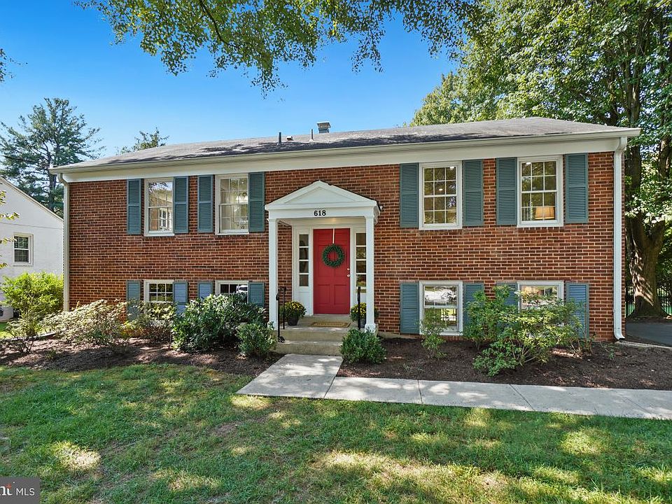 1st image of 618 Blossom Dr