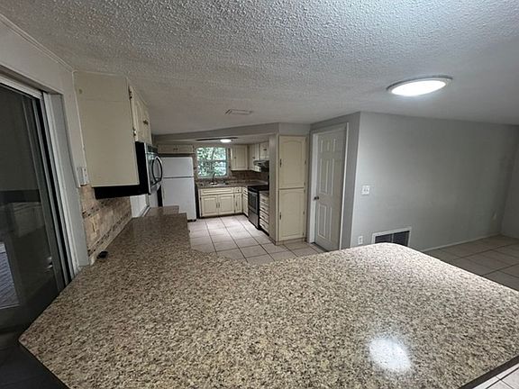 5th image of 7634 Fox Hollow Dr