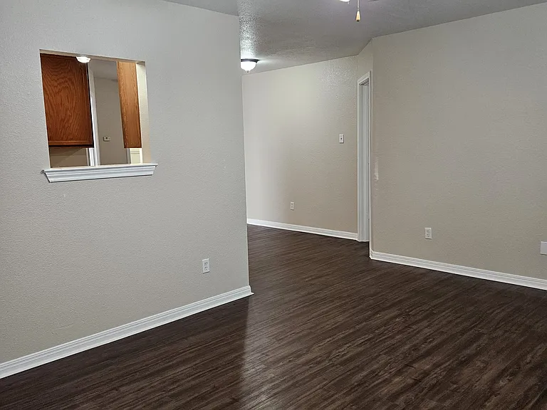 217D E Craven Ave — Photo 3