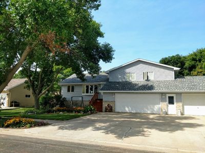 1107 Beach Ave, Dell Rapids, SD, 57022