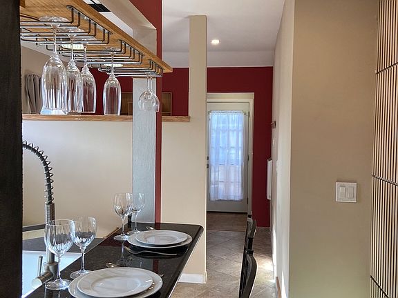 4th image of 827 Tourmaline St
