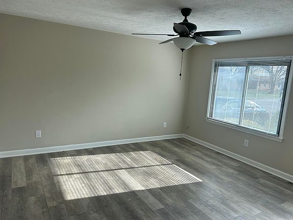 3rd image of 646 Laura Dr