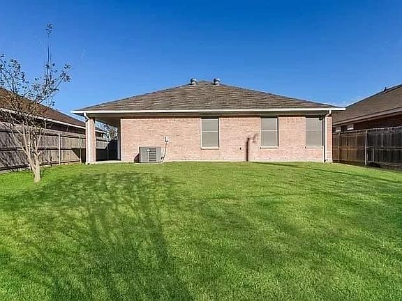 3rd image of 726 W Colony Dr