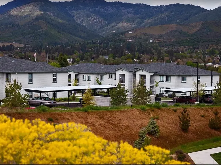 Shasta Courtyards — Photo 15