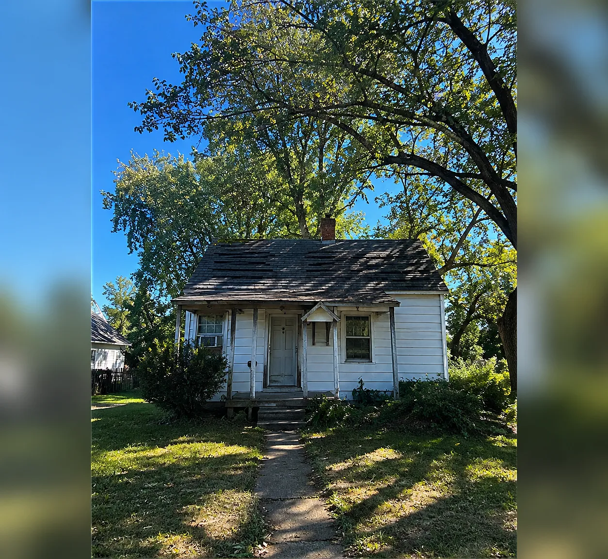 House - Bungalow — Photo 1