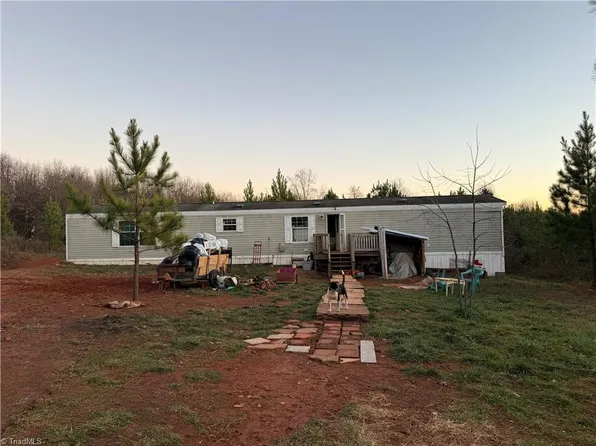 850 Eagle Mills Rd, Hamptonville, NC 27020