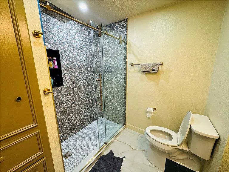 23230 Canyon Lake Dr — Photo 16