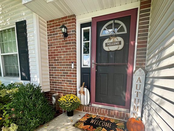 3rd image of 254 Hidden Lake Dr