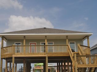 958 Seagull Ln, Crystal Beach, TX 77650