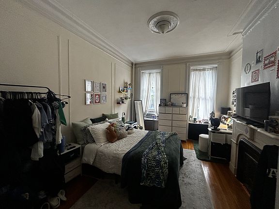 4th image of 419 W 44th St APT 2w