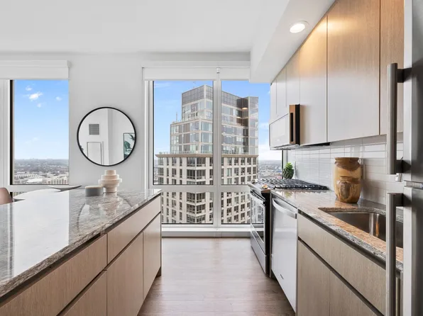 22-44 Jackson Avenue image 1 of 31