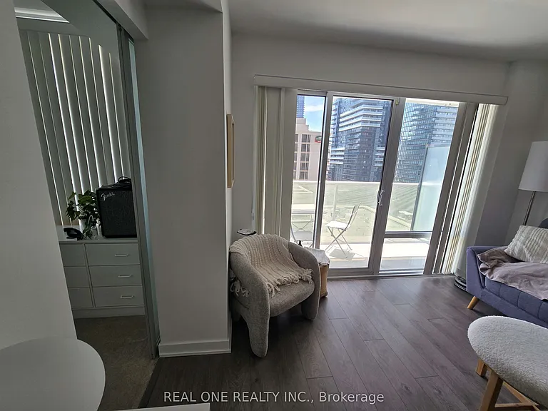 501 Yonge St #1109 — Photo 17