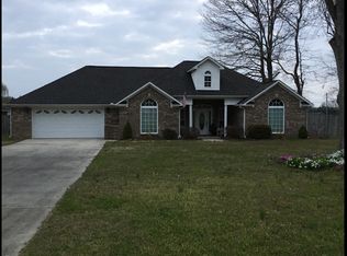 11 Livingstone Ln, Decatur, AL 35603