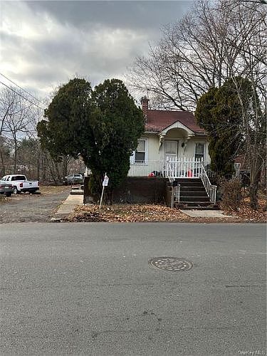 2nd image of 7 Memorial Park Dr