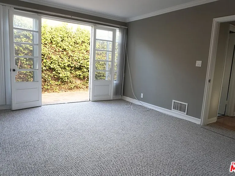 951 Masselin Ave — Photo 26