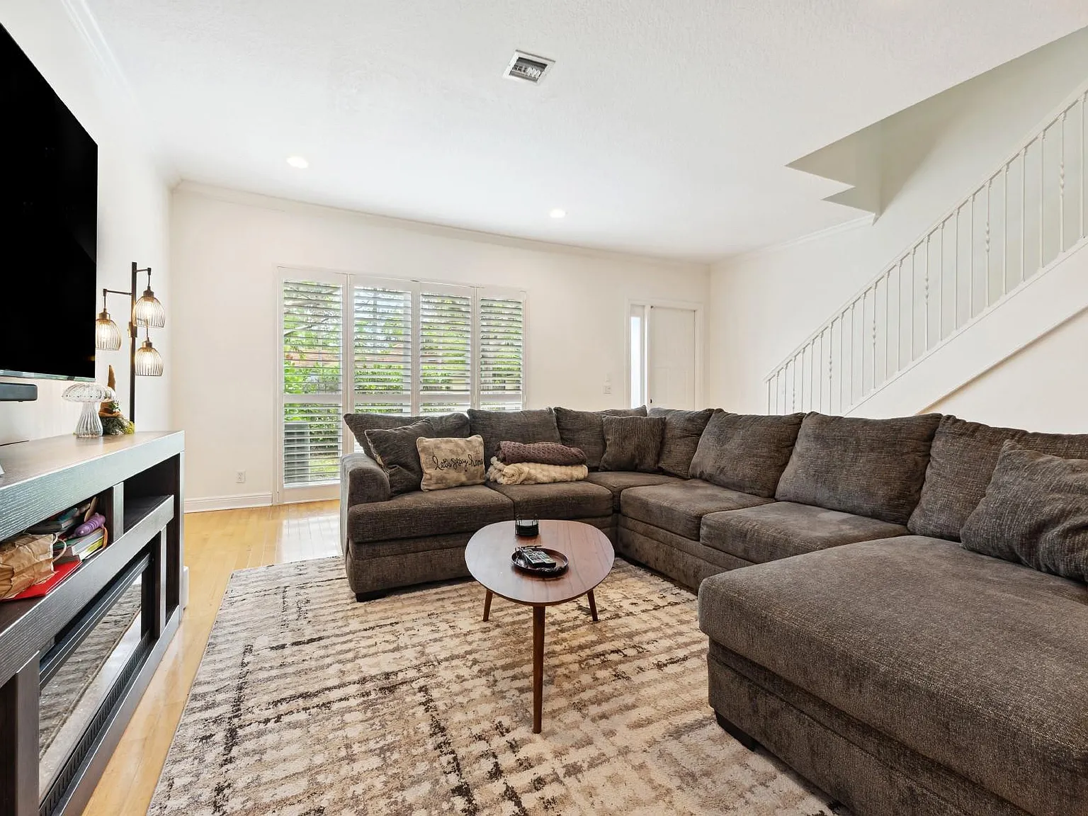 3 bed, 2.5 bath, 2214 sqft, $5,500 — Photo 4