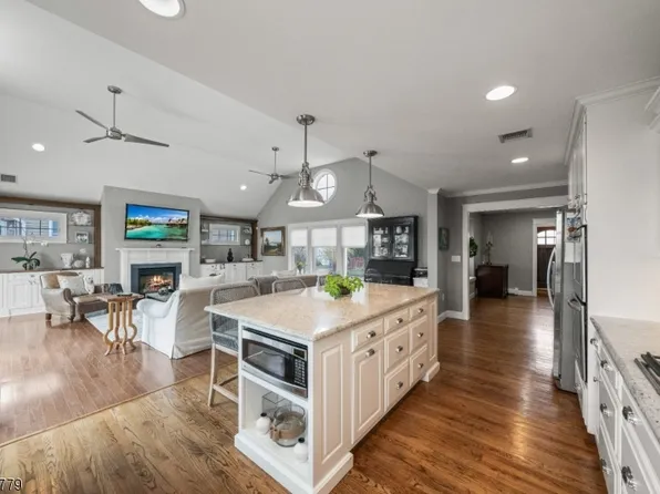 2 Monmouth Pl, Monmouth Beach Boro, NJ 07750