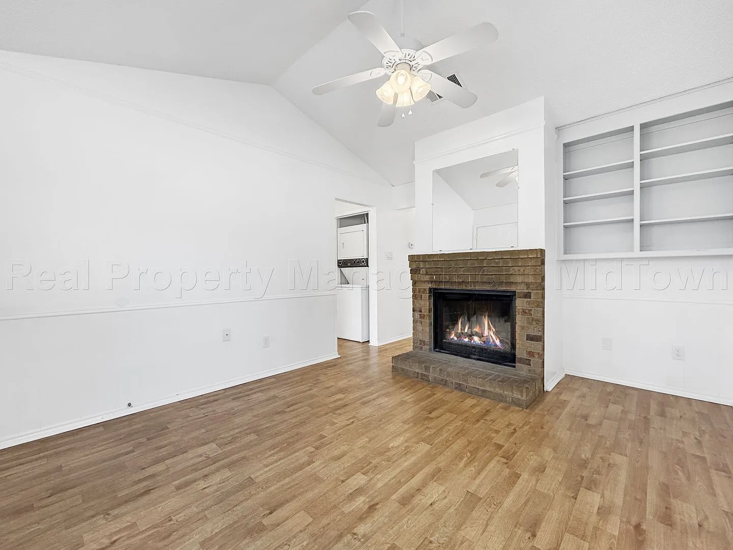 Charming townhouse in the heart of Arlington — Photo 2