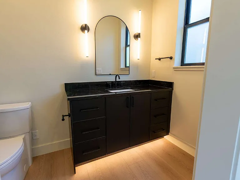 822 W 22nd Ave — Photo 24