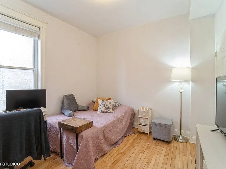 2411 N Talman Ave — Photo 1