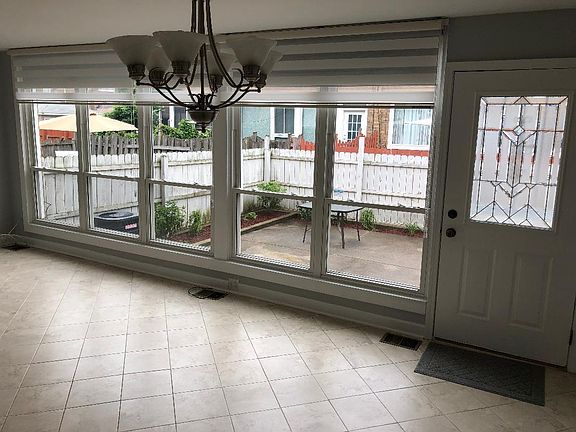 3rd image of 5254 N Rockwell St