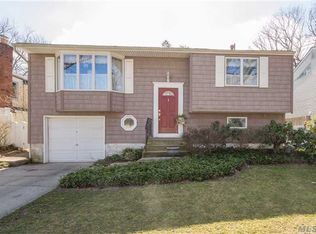 90 Maplewood Rd, Huntington Station, NY 11746