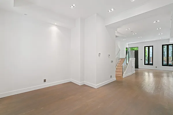 Rented by Nest Seekers International | media 6