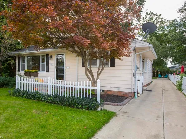 20147 Hilliard Blvd, Rocky River, OH 44116