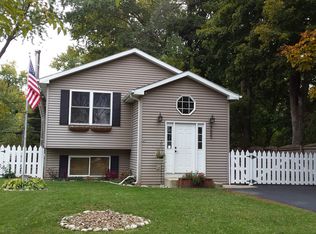 4605 McCullom Lake Rd, McHenry, IL 60050