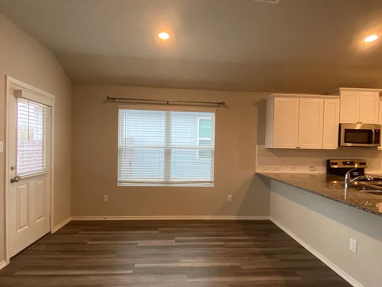 10410 Waverunner — Photo 17