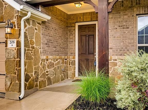 3rd image of 208 Orvieto Ln