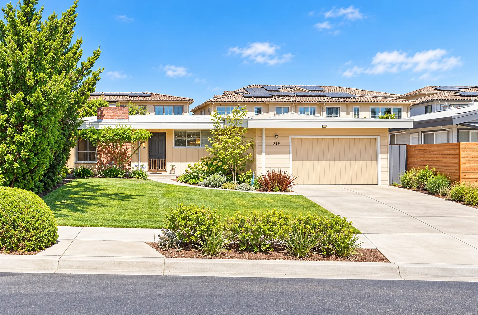 3 bed, 1.5 bath, 1132 sqft, $4,000 — Photo 1