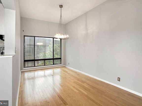 3rd image of 104 Roberts Ln APT 401