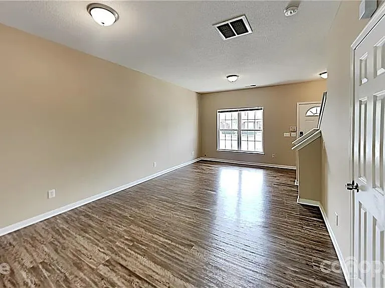 8027 Stoneham Ct — Photo 1