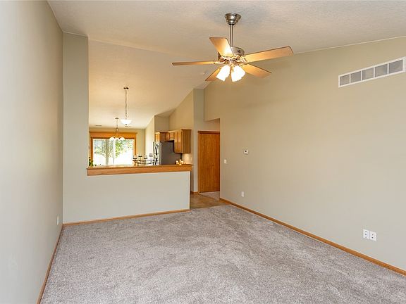 4th image of 923 8th Ave NW