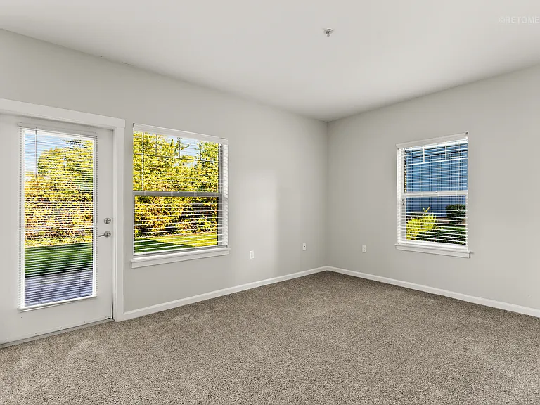 Keizer Station Apartments — Photo 4