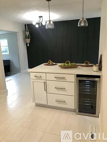 3 bed, 1.5 bath, 1370 sqft, $2,175 — Photo 3