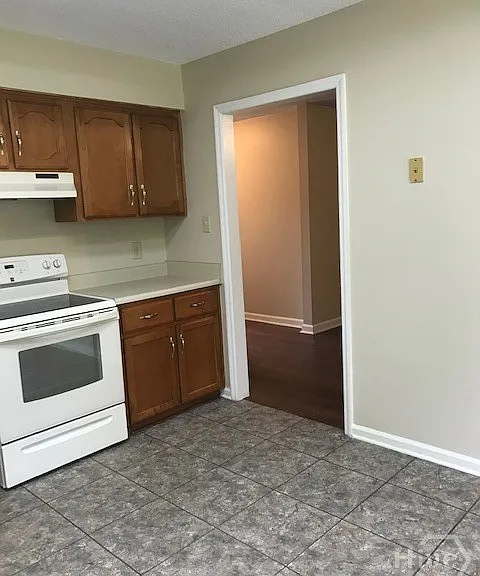 700 Greenwich Dr — Photo 5