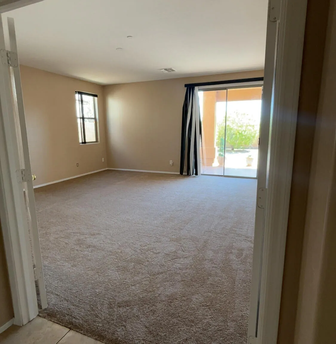 5 bed, 3.5 bath, 3926 sqft, $3,325 — Photo 2